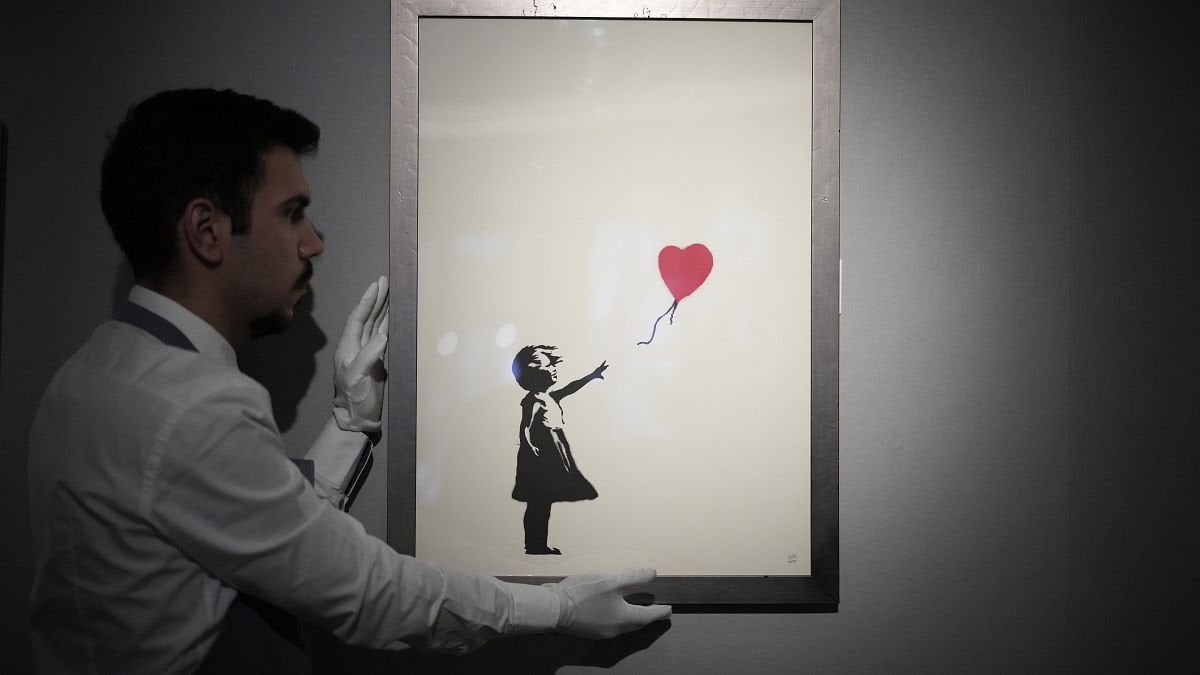 Deux hommes inculpés pour le vol de l'œuvre "Girl with Balloon" de Banksy à Londres