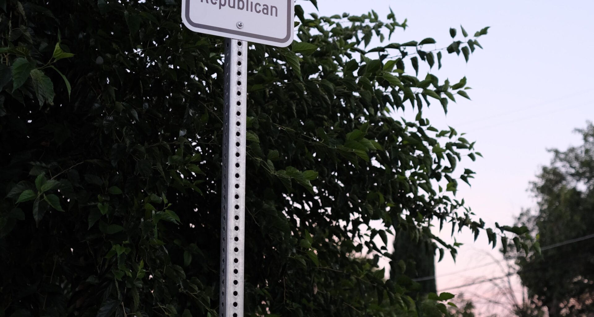 A private road sign in Sacramento, CA