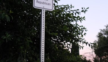 A private road sign in Sacramento, CA