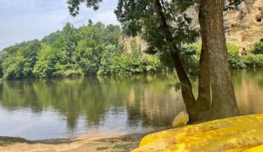 Un groupe d'Anglais chavire en canoë dans la Dordogne