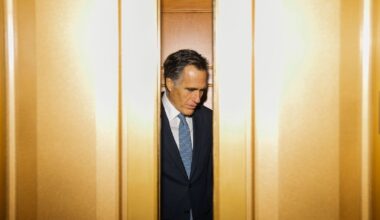 The Fear That’s Keeping Mitt Romney From Endorsing Harris