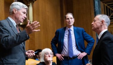 Wyden Says Trillions in Taxes Dodged by Ultra-Rich Could Fund Social Security Until 2100