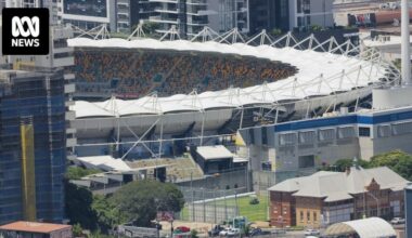 Brisbane Olympic chief Andrew Liveris urges cricket and AFL bosses to 'stand up' for a better 'legacy' venue