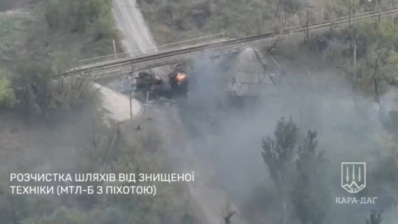 Drone footage of a Ukrainian tank raming a burning Russian MT-LB that was obstructing passage under the railway bridge near Selydove, Donetsk Oblast.