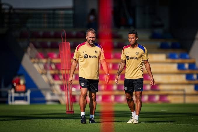 Thiago Alcântara will return to Barcelona in January. He had to go back to England now due to tax related issues.  Even now his communication with Hansi Flick is total and he also takes part in staff meetings through videoconferences.