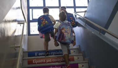 La Grèce annonce de nouvelles règles interdisant les téléphones portables dans les écoles à partir de septembre