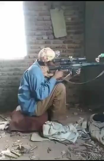 Sudanese volunteer sniping RSF militiamen in Khartoum