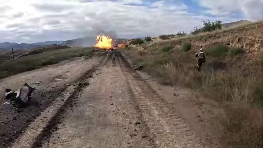 intense Gopro footage of Azerbaijani Soldiers assaulting various armenian trenches (enemy visible)