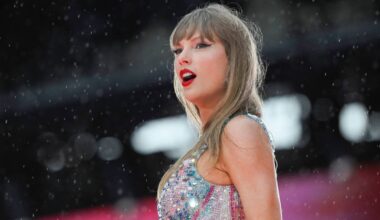 Taylor Swift Endorses Kamala Harris, Signs Post 'Childless Cat Lady'