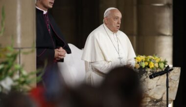 A Bruxelles, le pape François rend une visite surprise aux sans-abris et sans-papiers