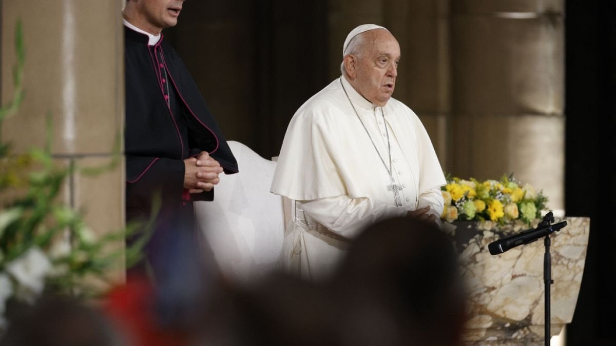 A Bruxelles, le pape François rend une visite surprise aux sans-abris et sans-papiers