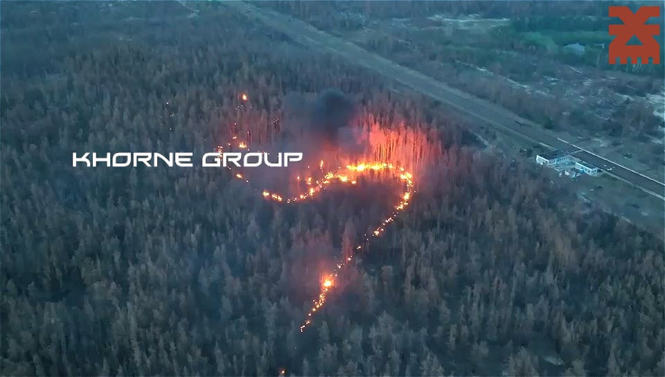 Khorne Group showcase another use of the recently nicknamed "Dragon Drone". It seems like the ukrainian forces are learning how to use this drones more efficiently, spreading the thermite reaction better