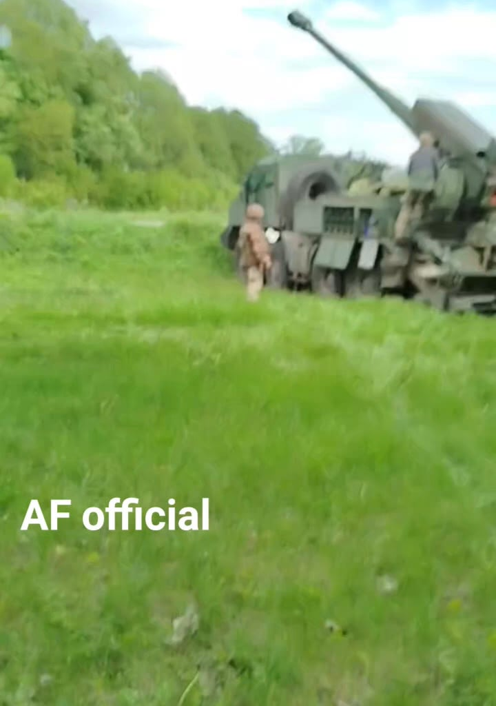 Ukrainian 155mm artillery fires on Russian targets.