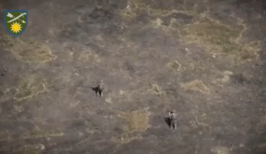 An unsuccessful attempt of a Russian soldier to dodge a Ukrainian FPV drone by throwing his rifle