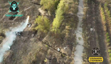 Footage by the Ukrainian "Sky Lords" drone unit is showing an attack on a Russian trench system using a thermite FPV quad.