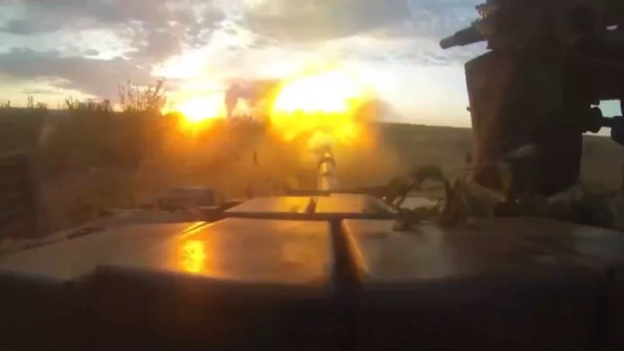 Footage of a Ukrainian tank attack by the 3rd Assault Brigade on a Russian position. Kharkiv Oblast.