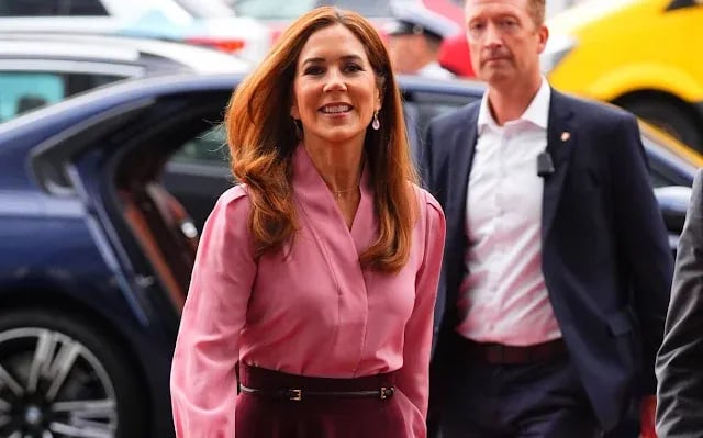 Queen Mary Attends the Opening of the Exhibition on Mary Elizabeth Hospital