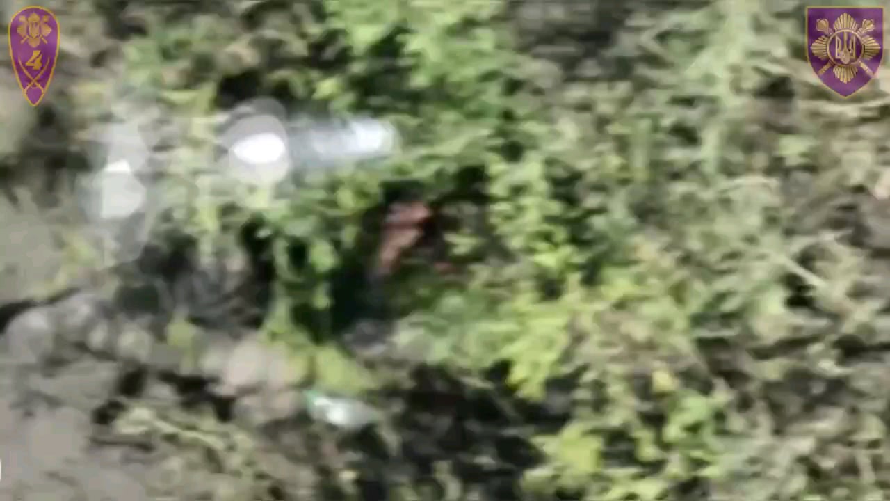 NSFW - Ukrainian drones drop VOGs on Russian infantry in the Liman direction