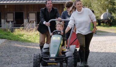 Hereditary Grand Duke Guillaume, Hereditary Grand Duchess Stéphanie, and their children Prince Charles and Prince François visited the 'Kass-Haff' farm in Rollingen