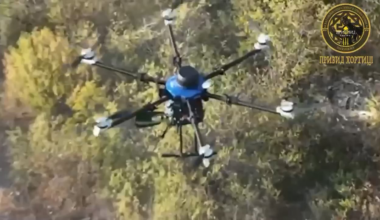 XL drone drops very large explosives on Russian soldiers