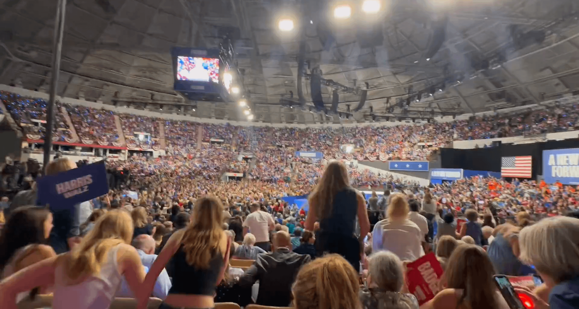 Here's the moment tonight when Kamala Harris was introduced in Madison, Wisconsin [9/20/2024] 🔥🔥🔥🔥