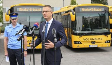 La Belgique dénonce la "provocation" de la Hongrie d'expulser des migrants par bus vers Bruxelles