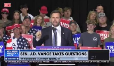 JD Vance performs speech with his back to the audience.   Audience is confused.