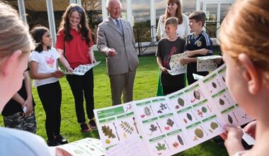 Charles met with students from Abbey Primary School, who shared their experiences with outdoor learning sessions organized by The King’s Foundation