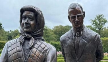 New royal statue divides opinion