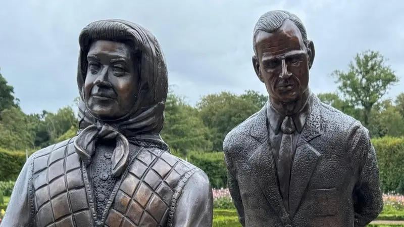 New royal statue divides opinion