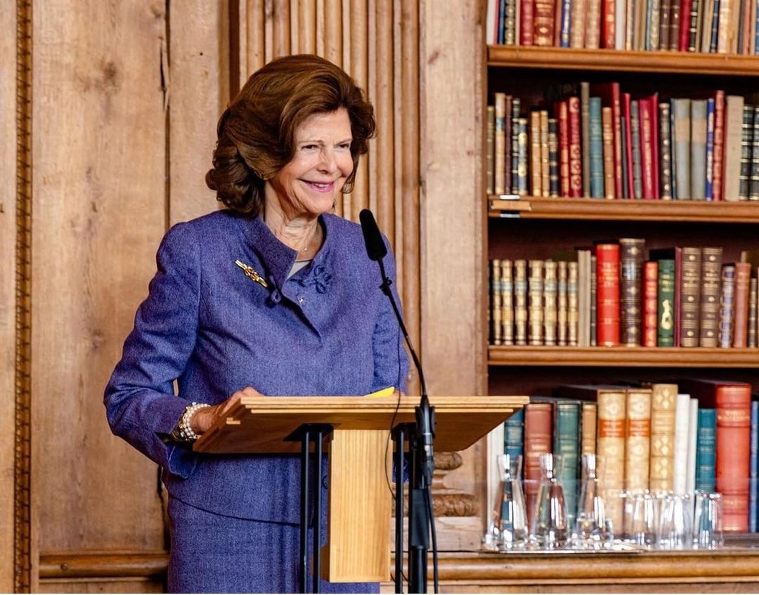 Queen Silvia awards the Queen Silvia Nursing Award to 7 nurses, midwives and students who came up with innovative ideas in the care of elderly / dementia patients