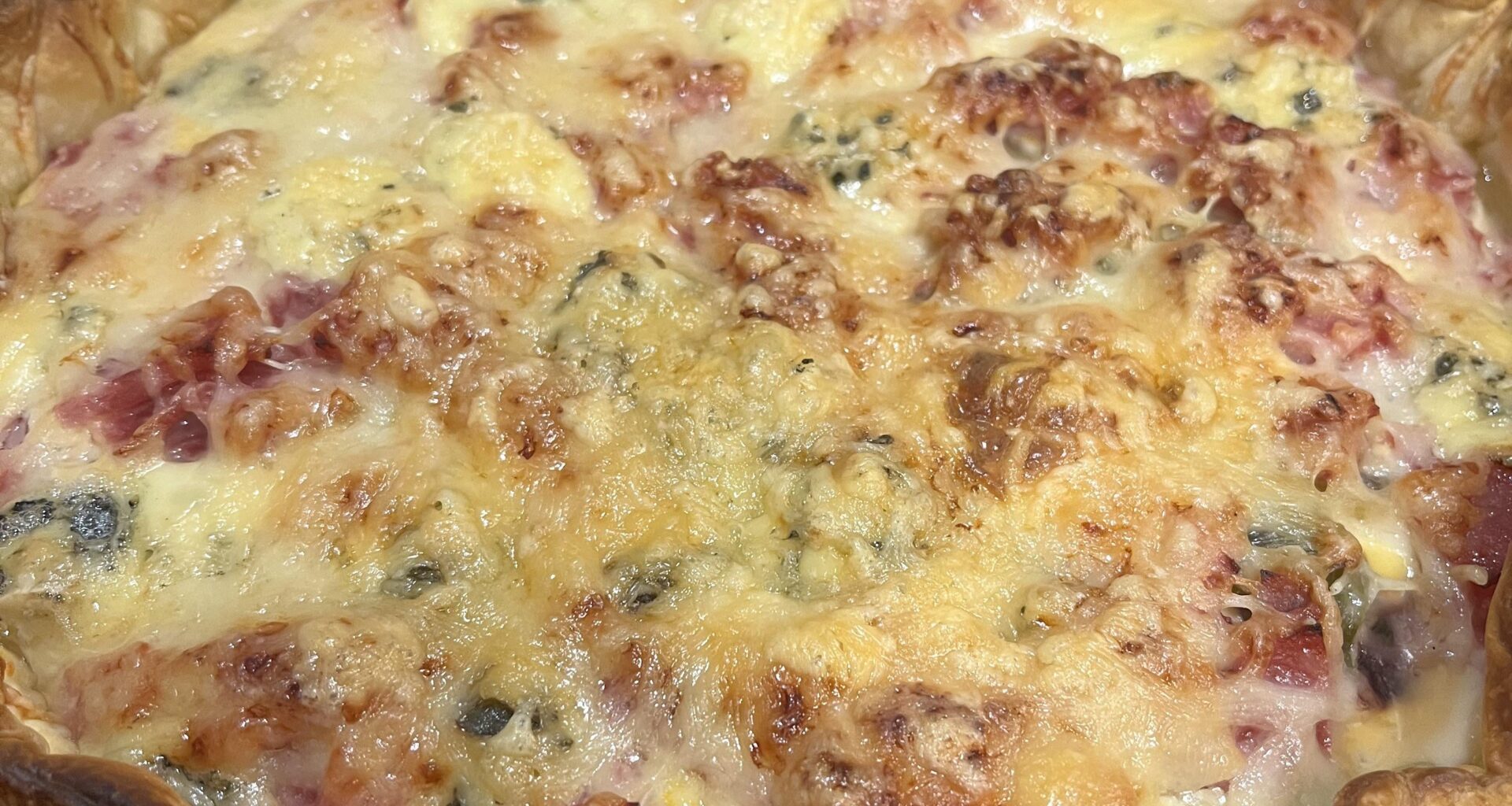 Quiche aux poireaux, jambon et bleu d’Auvergne