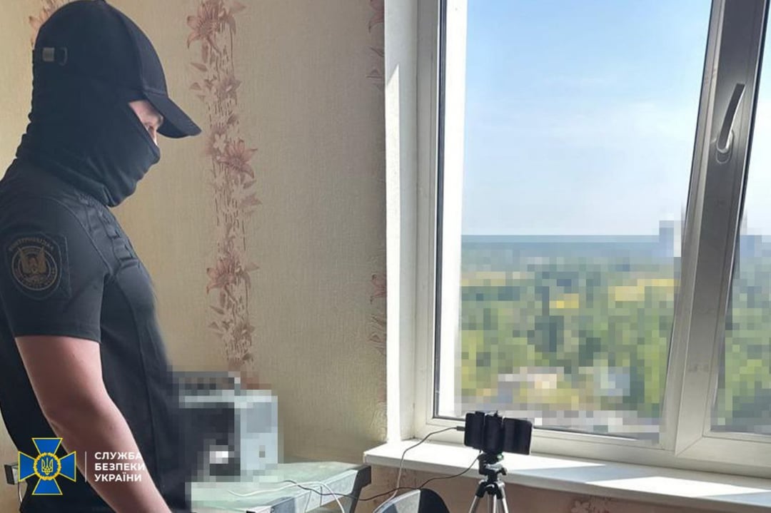 A local FSB agent was caught installing “video traps” for online correction of Russian missile and drone strikes on Kyiv’s infrastructure. He is also accused of carrying out arson attacks on the region’s railway infrastructure. He will be sentenced to life in prison. September 9, 2024.