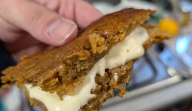 My girlfriend has started baking and I'm reaping the rewards. Carrot cake off cuts with vanilla buttercream sandwich. Winner