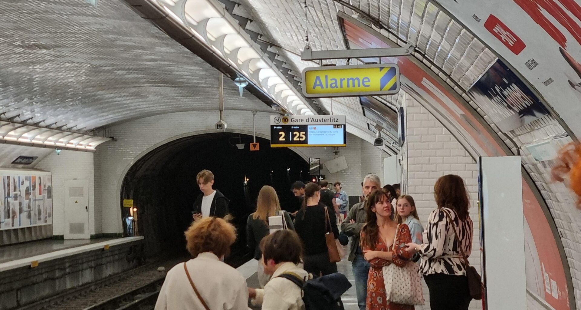 Pas rater le métro, pas rater le métro... Le suivant sera serré