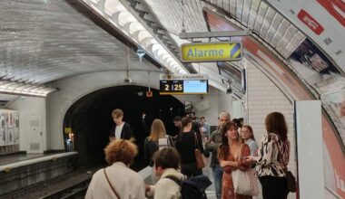 Pas rater le métro, pas rater le métro... Le suivant sera serré