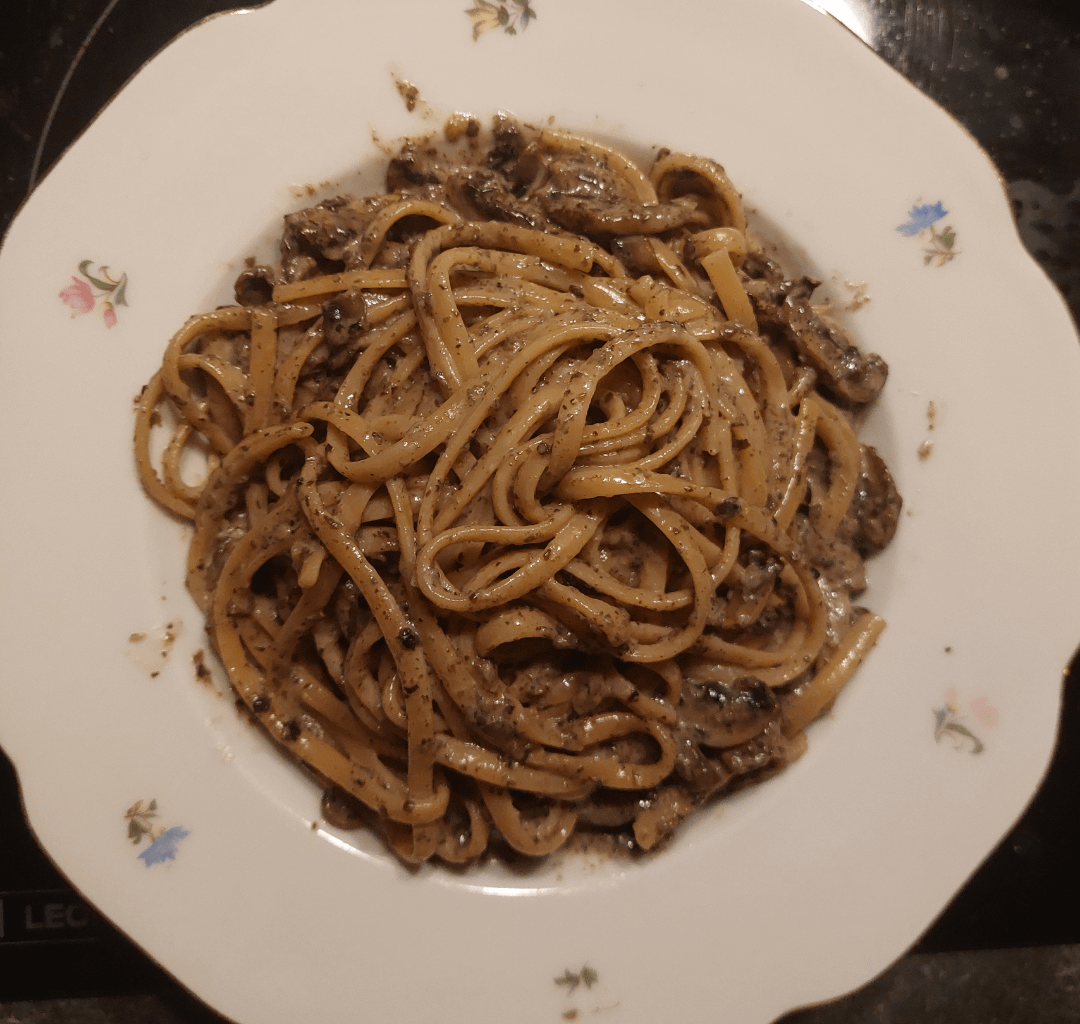 Mushroom and cream linguine