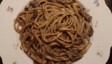 Mushroom and cream linguine