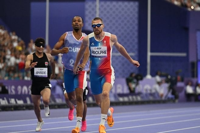 Paris 2024 : le Guépard Blanc Timothée Adolphe survole les demi-finales du 400 m et se qualifie pour la finale