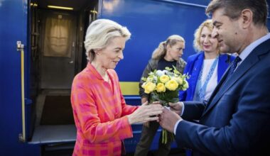 Ursula von der Leyen à Kyiv avec la promesse de nouveaux fonds pour l'énergie avant l'hiver