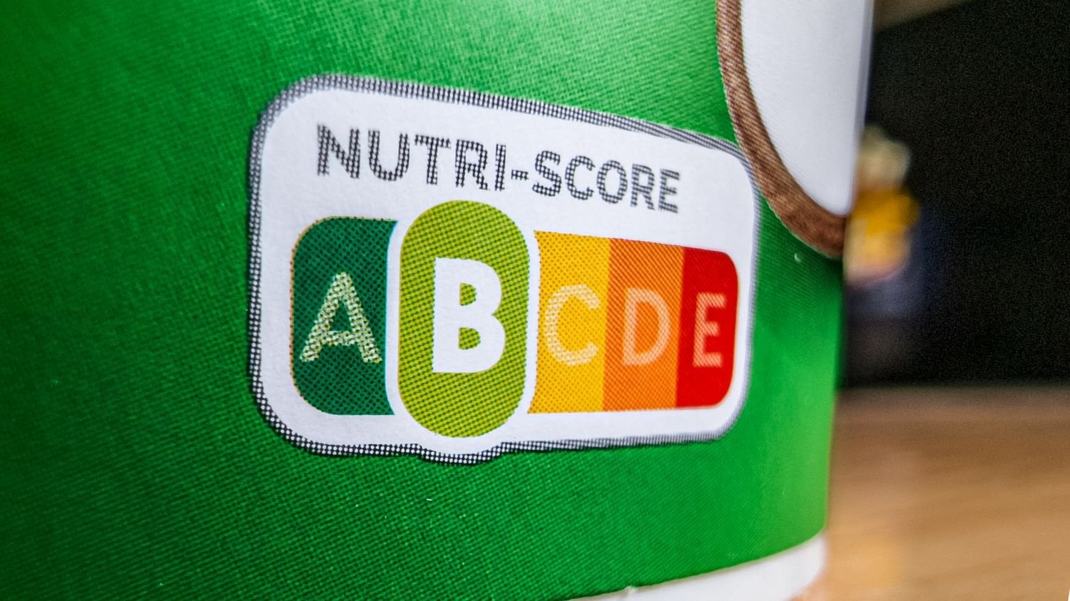 Danone retire le Nutri-score de ses yaourts à boire : "Dès lors qu'on n'oblige pas les industriels, ils jouent avec la santé des consommateurs", regrette l'ONG Foodwatch