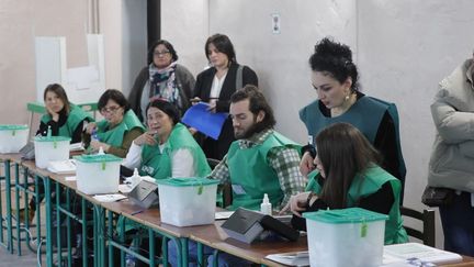 Un bureau de votes, à Tbilissi, en Géorgie, le 26 octobre 2024. (MIRIAN MELADZE / ANADOLU / AFP)