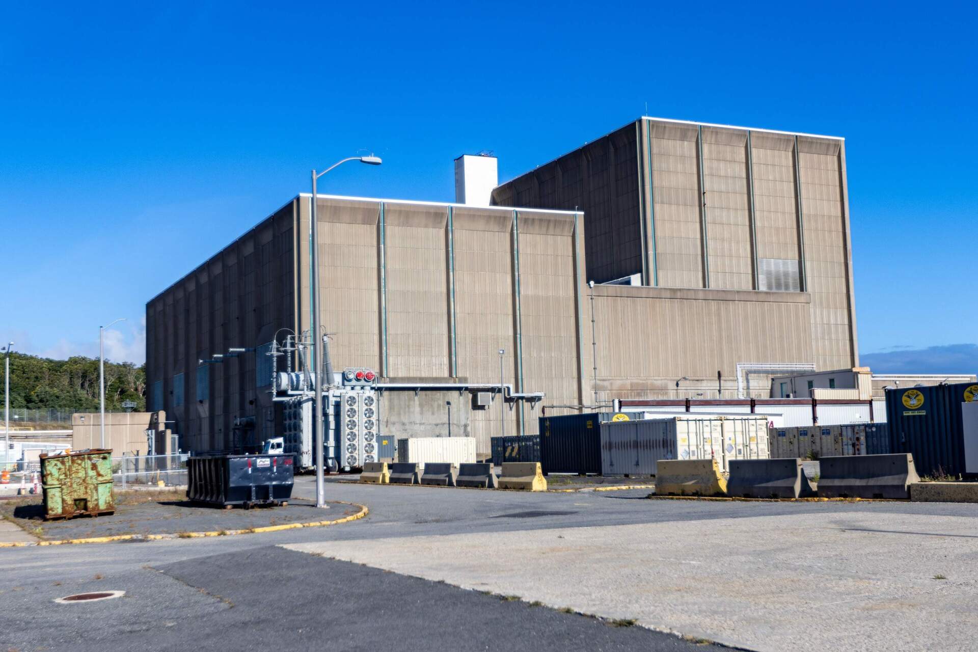 The Pilgrim Nuclear Power Station reactor building. (Jesse Costa/WBUR)