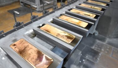 Gold eyes weekly gains as geopolitical uncertainty boosts appeal