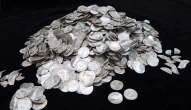 'Unprecedented' Norman coin hoard bought by UK trust for over €5 million