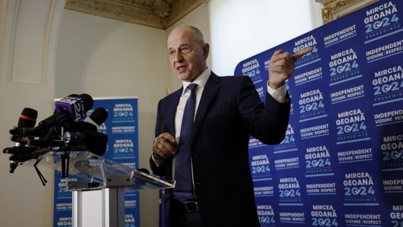 Ex-NATO official in Romanian presidential race accused of troll farm use – Euractiv