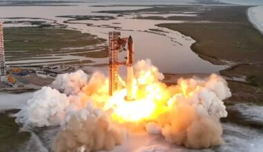 Blastoff! SpaceX Starship launches on 5th flight, nails 'chopsticks' booster catch!