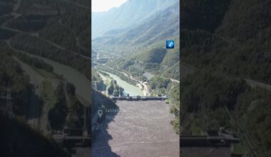 Müll und Geröll verstopfen Fluss in Bosnien und Herzegowina