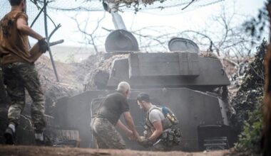 Marching Into Selydove, Russian Troops Execute 4 Ukrainian Prisoners