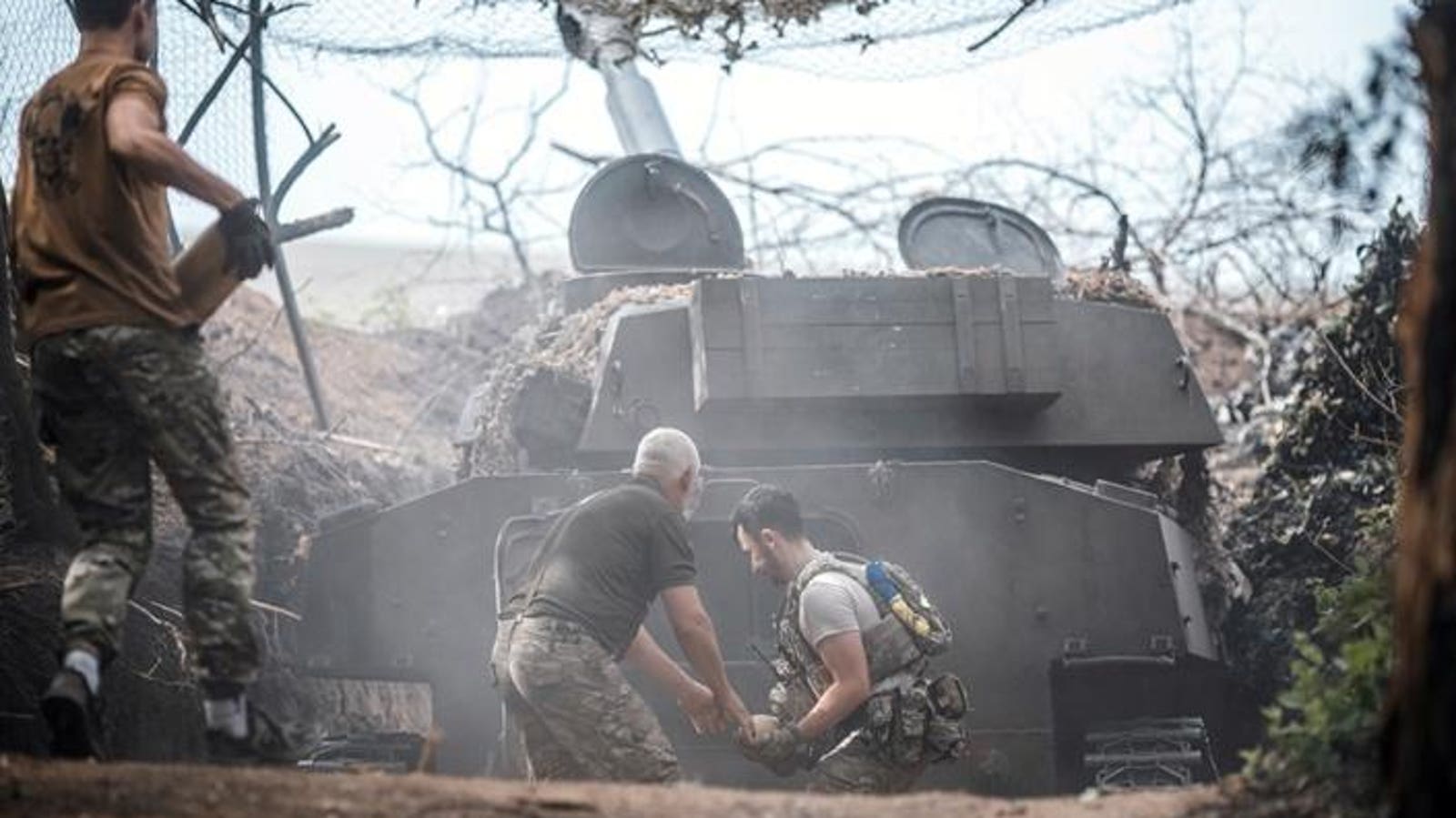 Marching Into Selydove, Russian Troops Execute 4 Ukrainian Prisoners